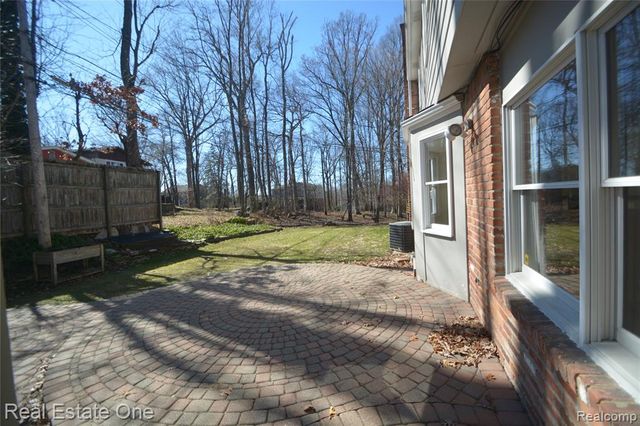 1811 Campus Court, Rochester Hills, MI 48309