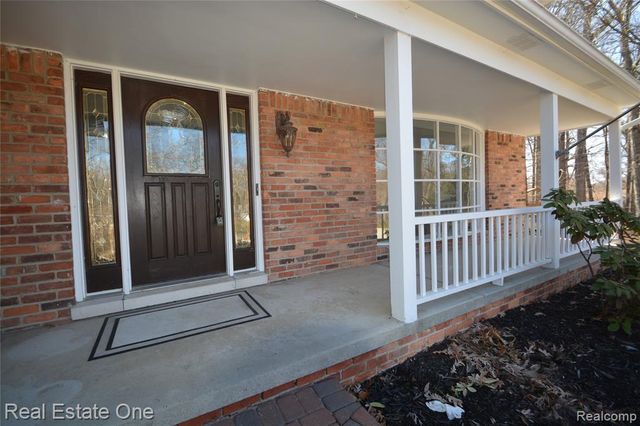 1811 Campus Court, Rochester Hills, MI 48309