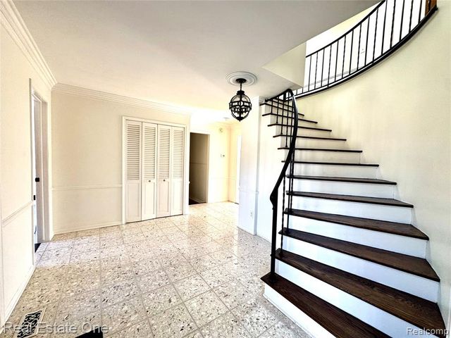 1811 Campus Court, Rochester Hills, MI 48309