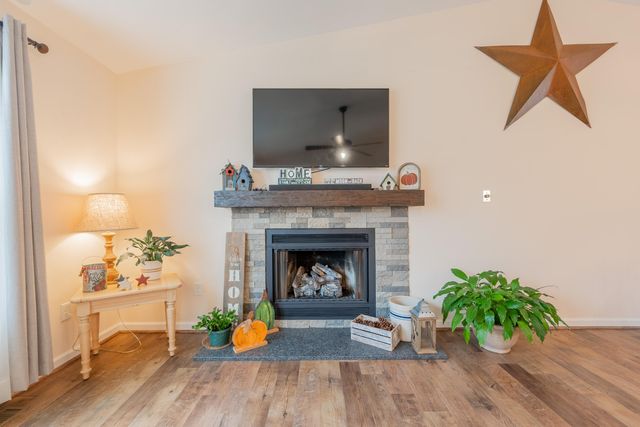 8011 Cedar Edge RD, Roanoke, VA 24018