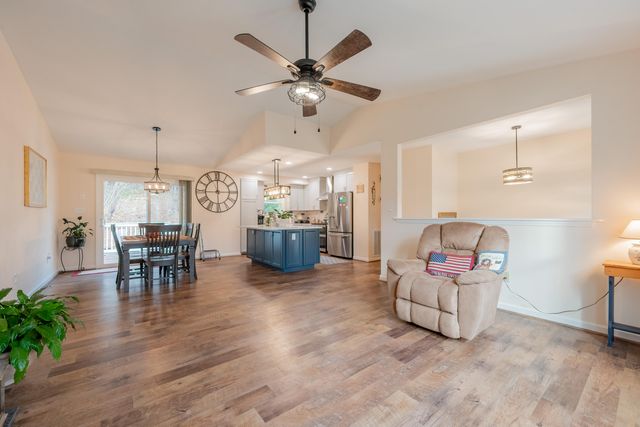 8011 Cedar Edge RD, Roanoke, VA 24018