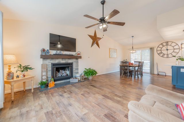 8011 Cedar Edge RD, Roanoke, VA 24018