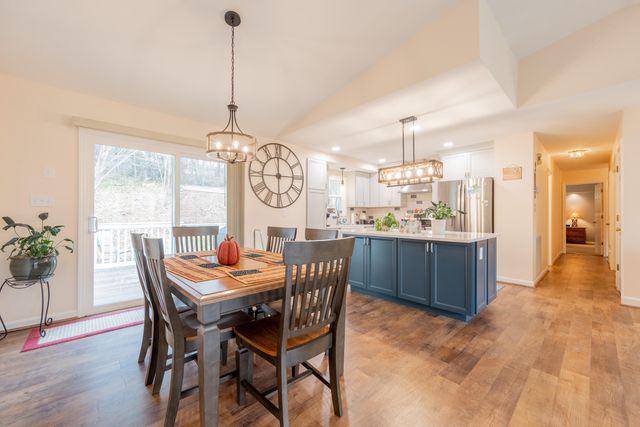 8011 Cedar Edge RD, Roanoke, VA 24018