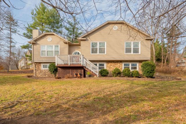8011 Cedar Edge RD, Roanoke, VA 24018