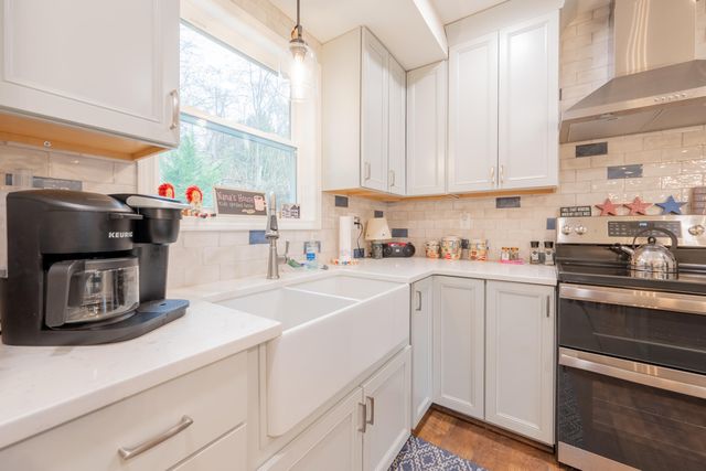 8011 Cedar Edge RD, Roanoke, VA 24018