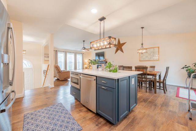 8011 Cedar Edge RD, Roanoke, VA 24018