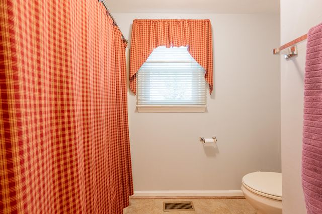 8011 Cedar Edge RD, Roanoke, VA 24018