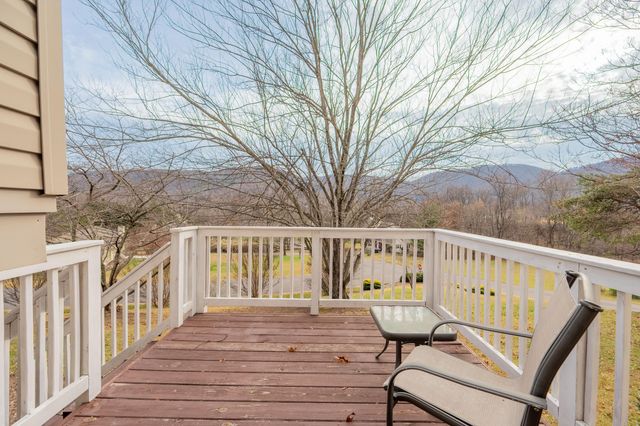 8011 Cedar Edge RD, Roanoke, VA 24018