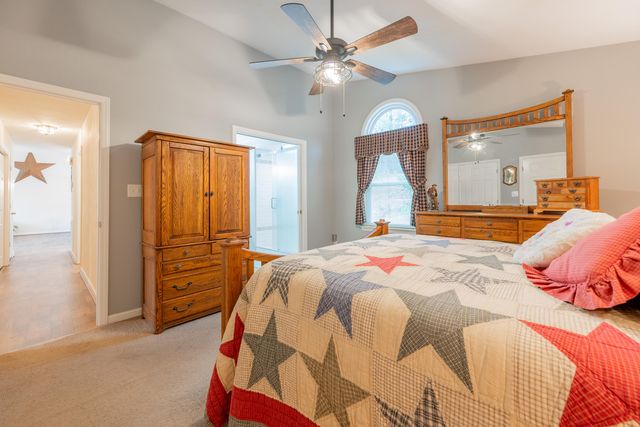 8011 Cedar Edge RD, Roanoke, VA 24018