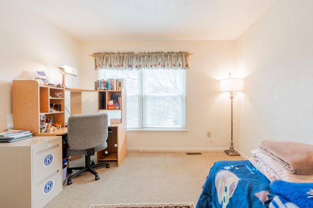 8011 Cedar Edge RD, Roanoke, VA 24018