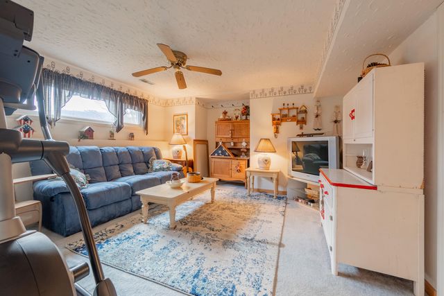 8011 Cedar Edge RD, Roanoke, VA 24018