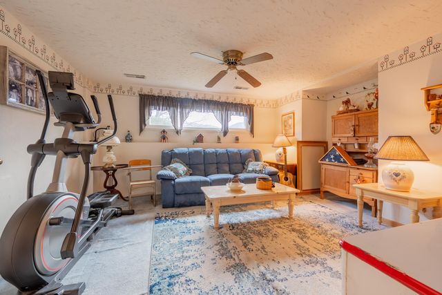 8011 Cedar Edge RD, Roanoke, VA 24018