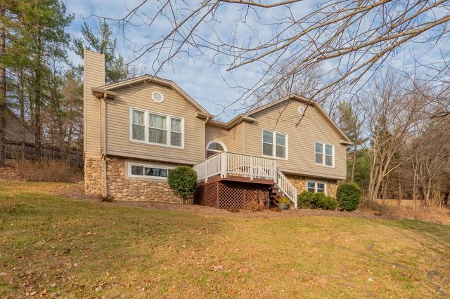 8011 Cedar Edge RD, Roanoke, VA 24018