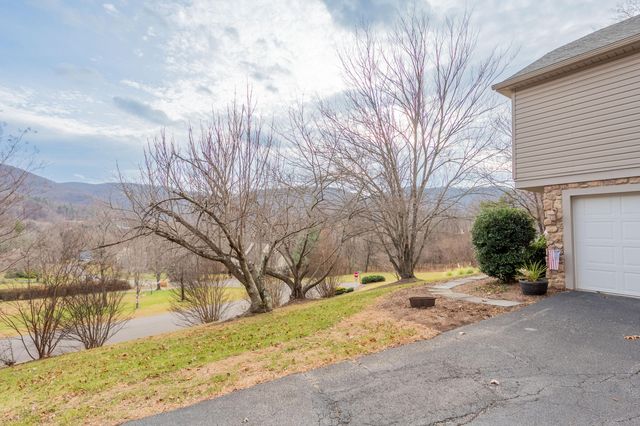 8011 Cedar Edge RD, Roanoke, VA 24018