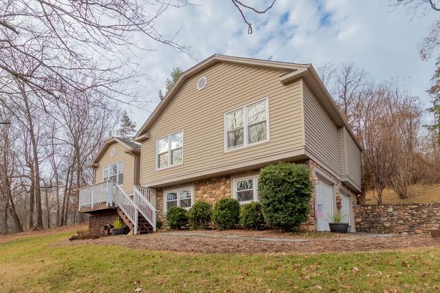 8011 Cedar Edge RD, Roanoke, VA 24018