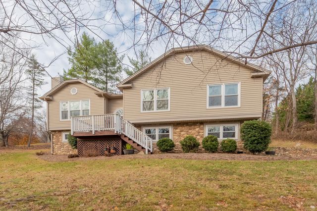8011 Cedar Edge RD, Roanoke, VA 24018