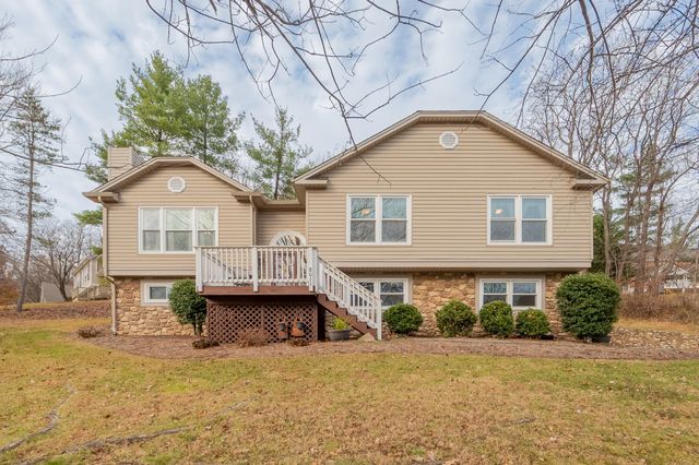 8011 Cedar Edge RD, Roanoke, VA 24018