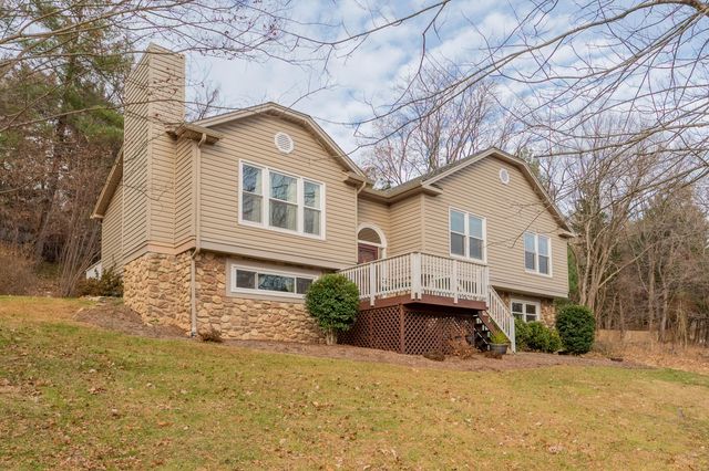 8011 Cedar Edge RD, Roanoke, VA 24018