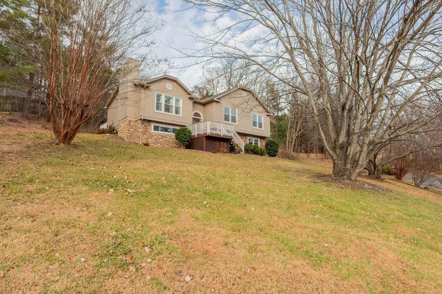 8011 Cedar Edge RD, Roanoke, VA 24018