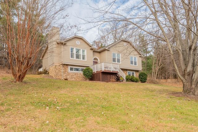 8011 Cedar Edge RD, Roanoke, VA 24018
