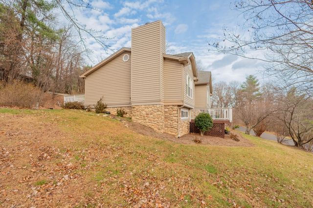 8011 Cedar Edge RD, Roanoke, VA 24018