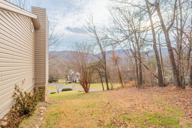 8011 Cedar Edge RD, Roanoke, VA 24018