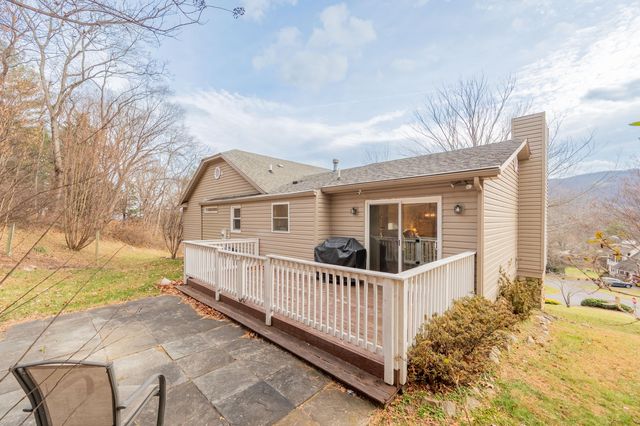 8011 Cedar Edge RD, Roanoke, VA 24018