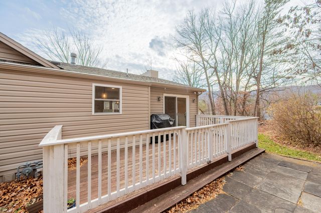 8011 Cedar Edge RD, Roanoke, VA 24018