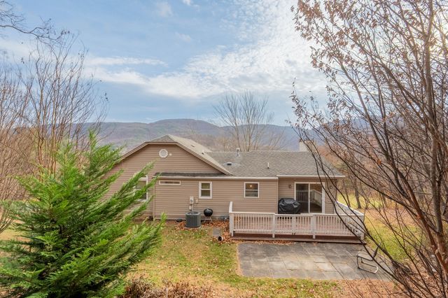 8011 Cedar Edge RD, Roanoke, VA 24018