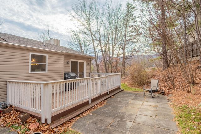 8011 Cedar Edge RD, Roanoke, VA 24018