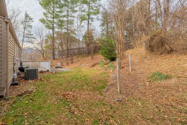 8011 Cedar Edge RD, Roanoke, VA 24018