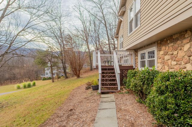8011 Cedar Edge RD, Roanoke, VA 24018