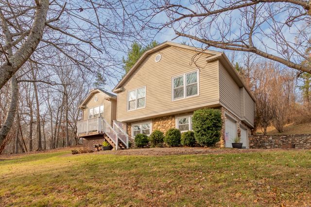 8011 Cedar Edge RD, Roanoke, VA 24018