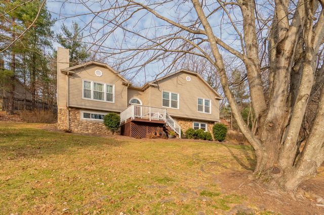 8011 Cedar Edge RD, Roanoke, VA 24018
