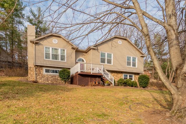 8011 Cedar Edge RD, Roanoke, VA 24018