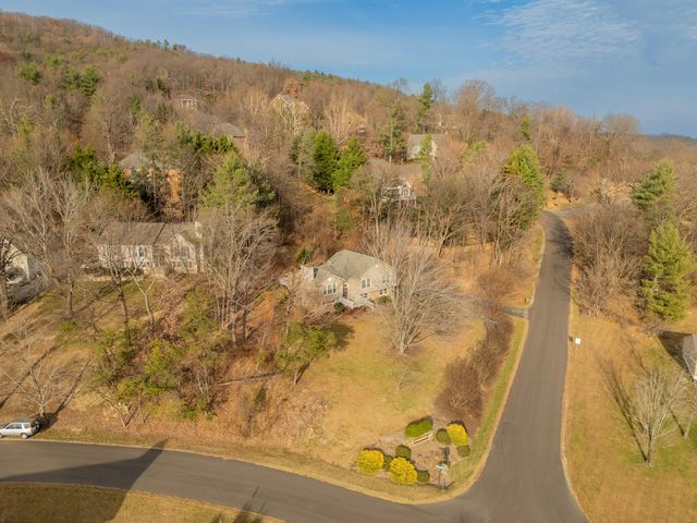 8011 Cedar Edge RD, Roanoke, VA 24018