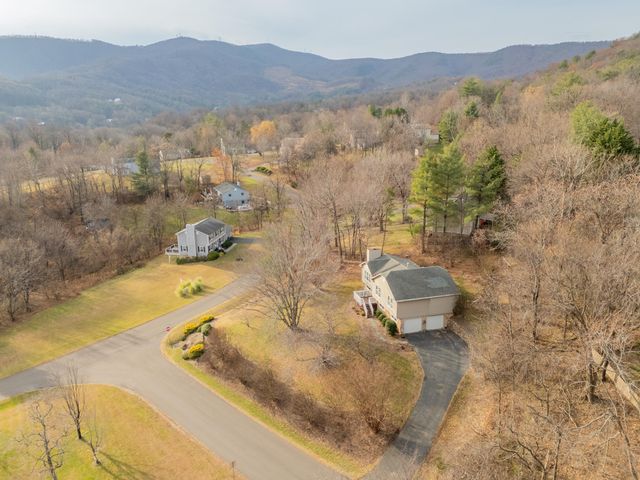 8011 Cedar Edge RD, Roanoke, VA 24018