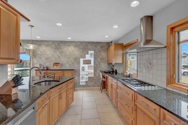 23 Biltmore Boulevard, Massapequa, NY 11758