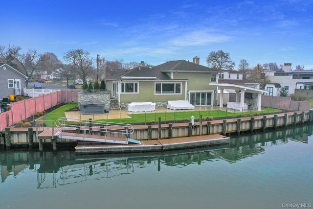 23 Biltmore Boulevard, Massapequa, NY 11758