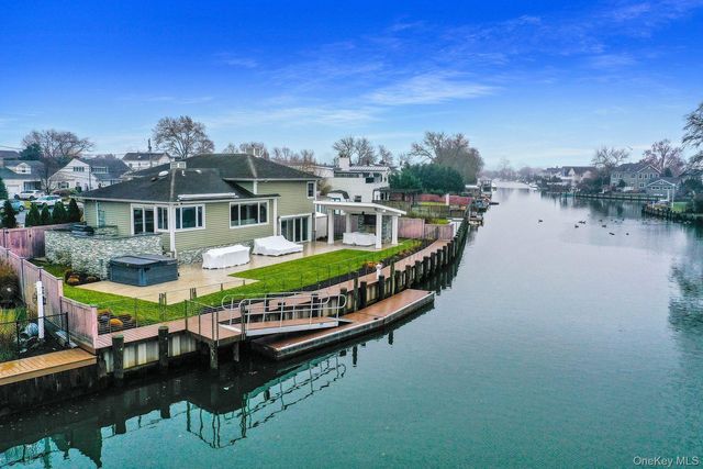 23 Biltmore Boulevard, Massapequa, NY 11758