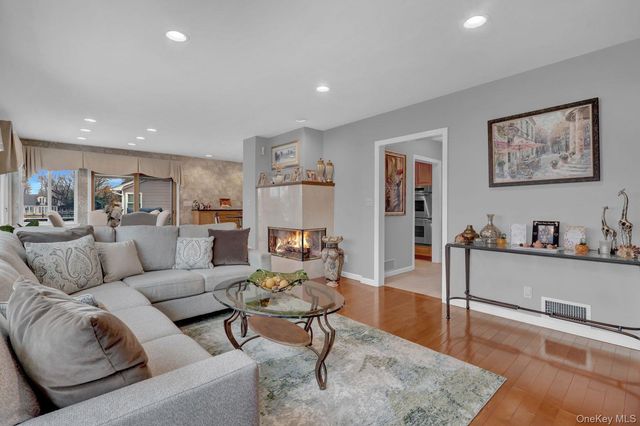 23 Biltmore Boulevard, Massapequa, NY 11758