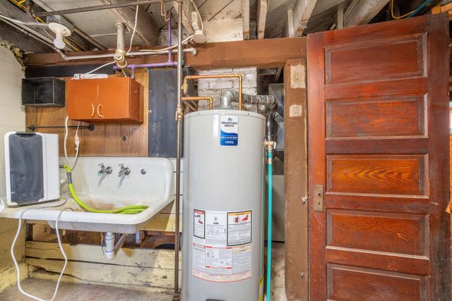 1047 W Washington STREET, West Bend, WI 53095