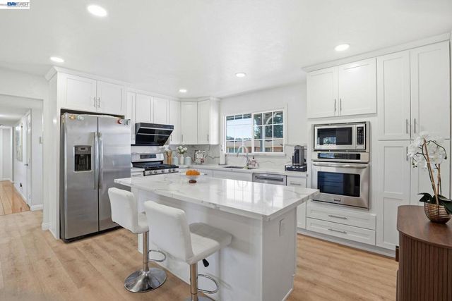 15 Sequoyah View Ct, Oakland, CA 94605