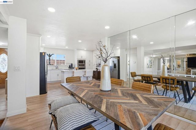 15 Sequoyah View Ct, Oakland, CA 94605