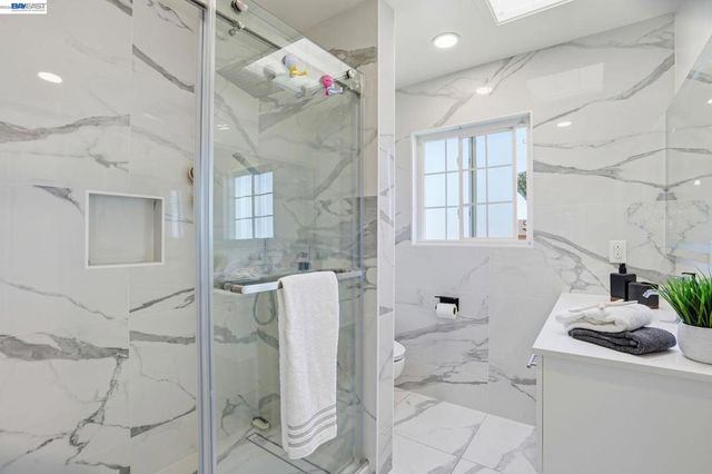 15 Sequoyah View Ct, Oakland, CA 94605