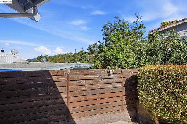 15 Sequoyah View Ct, Oakland, CA 94605