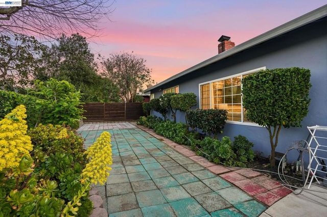 15 Sequoyah View Ct, Oakland, CA 94605