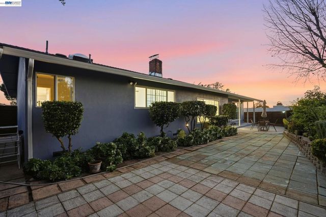 15 Sequoyah View Ct, Oakland, CA 94605