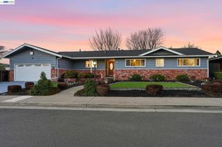 15 Sequoyah View Ct, Oakland, CA 94605