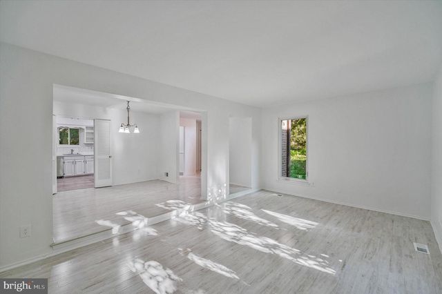 2974 BORGE ST, Oakton, VA 22124